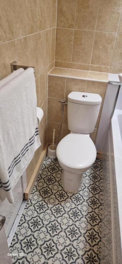 Archillects Entire Two Bedroom Comfy House - Free Parking Glasgow Exteriör bild